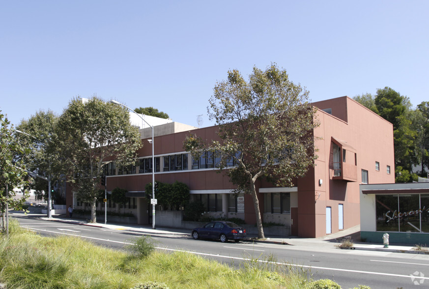 Primary Photo Of 2900 Lakeshore Ave, Oakland Coworking Space