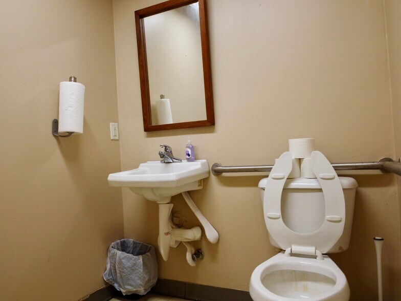 More Photos Of 179 Highway 11 S, Social Circle Office For Lease