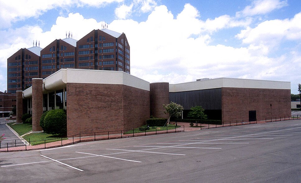 More Photos Of 14140 Midway Rd, Farmers Branch Office For Lease