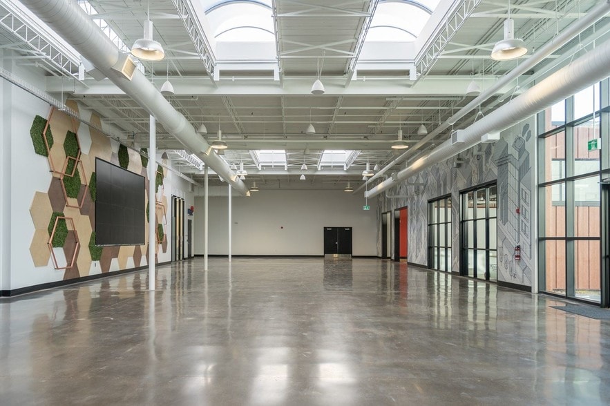 More Photos Of 137 Glasgow St, Kitchener Office For Lease