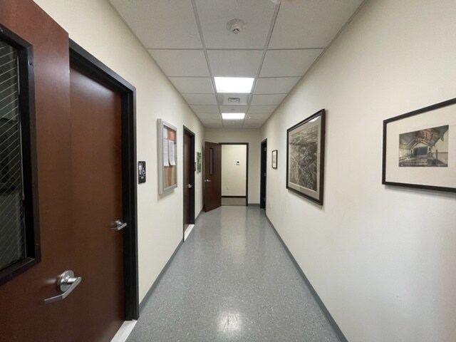 More Photos Of 1351 Northern Blvd, Manhasset Specialty For Lease