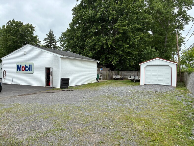 More Photos Of 88 Southern Dr, Rochester Industrial For Sale