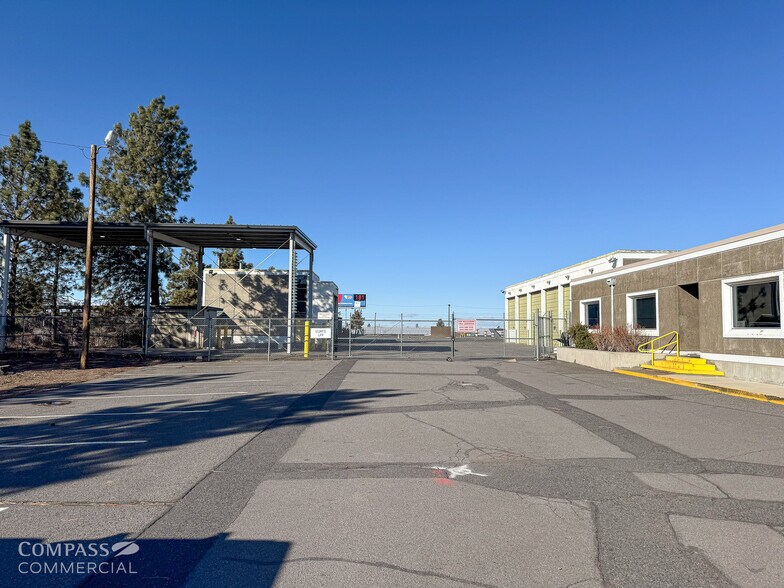More Photos Of 328 NE Webster Ave, Bend Warehouse For Lease