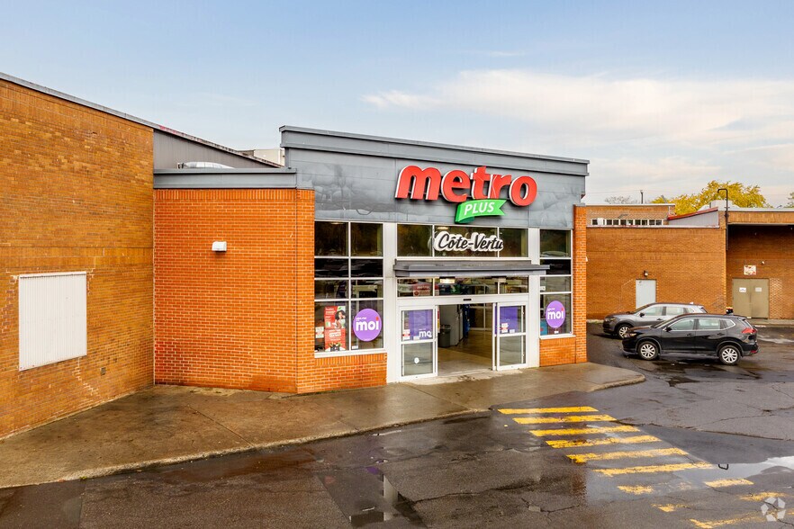 More Photos Of 740 Boul de la Côte-Vertu, Montréal Freestanding For Lease