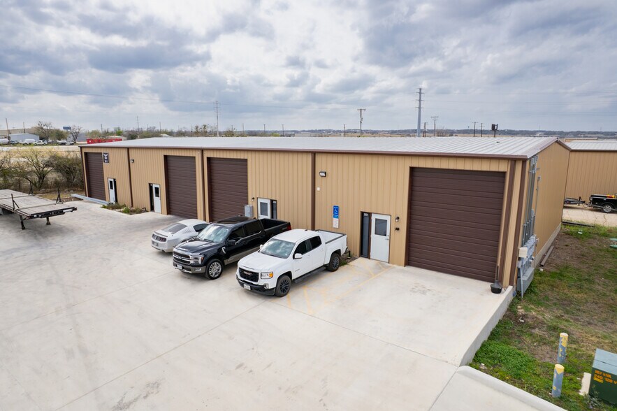 More Photos Of 7977 Old Bastrop Rd, New Braunfels Unknown For Lease