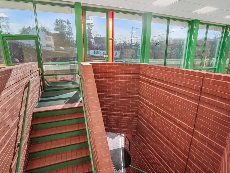 More Photos Of 263 Glenville Rd, Greenwich Storefront Retail Office For Lease