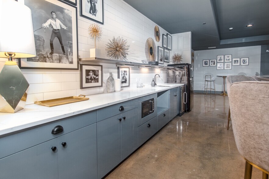 More Photos Of 5050 N Broadway St, Chicago Apartments For Lease