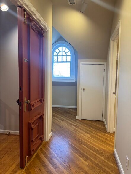 More Photos Of 143 4th Ave N, Franklin Loft Creative Space For Lease