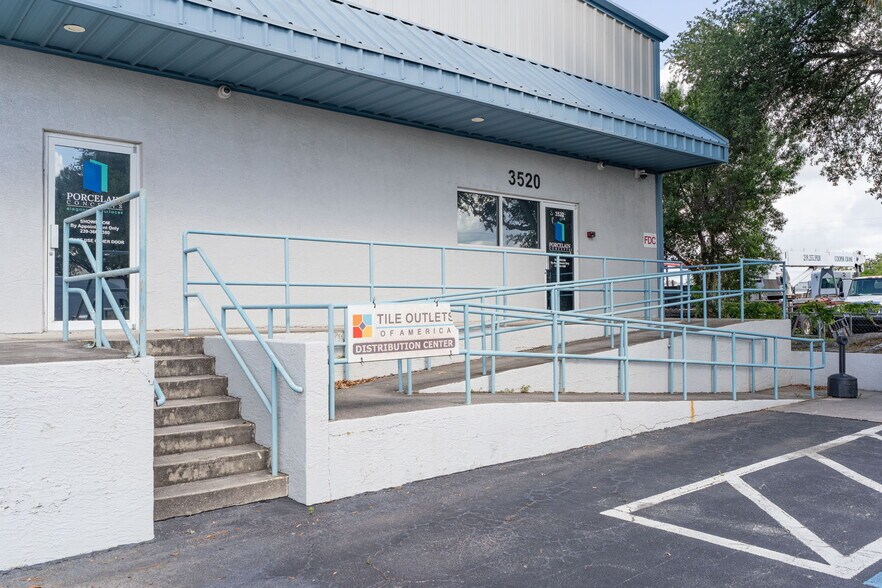 More Photos Of 3520 Old Metro Pky, Fort Myers Warehouse For Lease