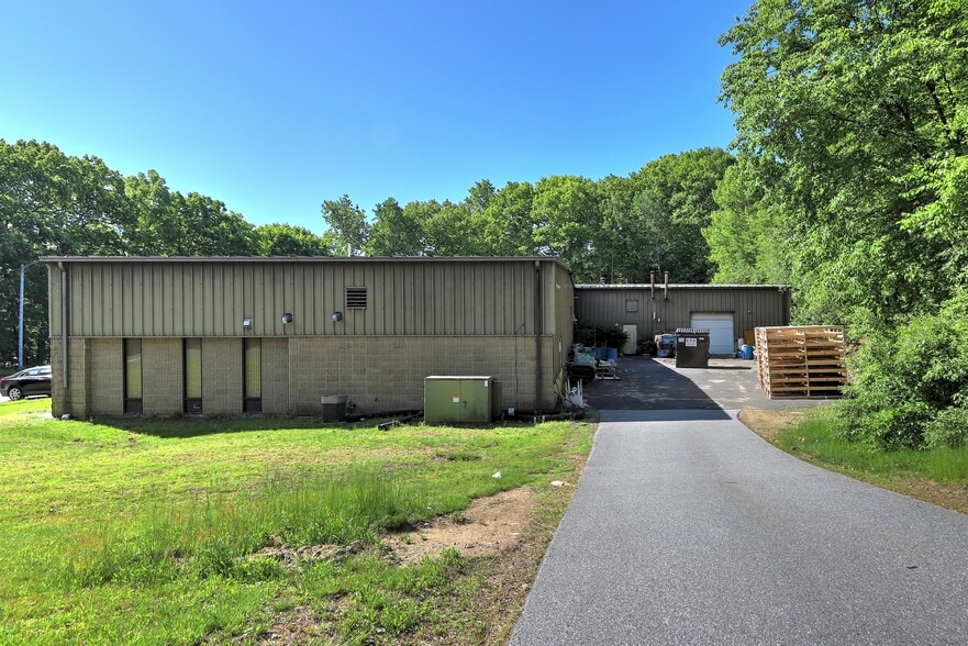 More Photos Of 15 Container Dr, Terryville Manufacturing For Lease