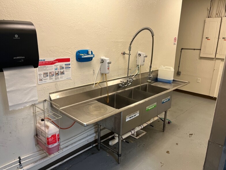 More Photos Of 915 Sand Lake Rd, Altamonte Springs Restaurant For Sale