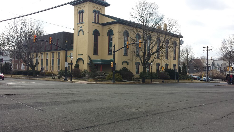 More Photos Of 10 S Clinton St, Doylestown Office For Lease