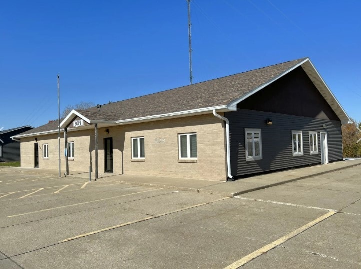Primary Photo Of 901 W 21st St, South Sioux City Office For Sale