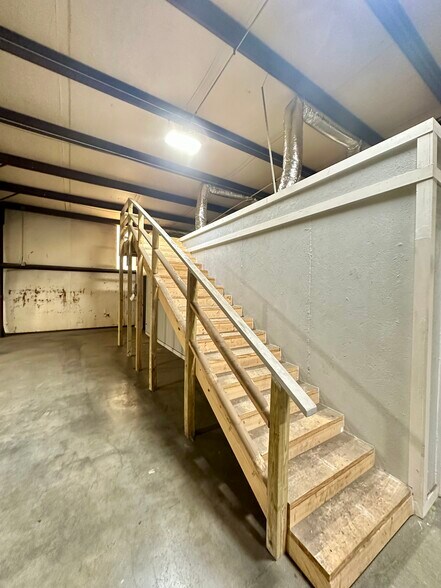 More Photos Of 315 Transport Dr, Cookeville Warehouse For Lease