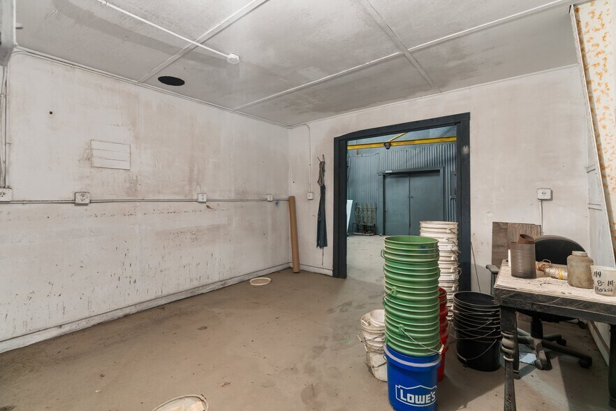 More Photos Of 3314 Carr St, Houston Manufacturing For Sale