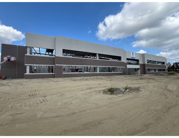 More Photos Of 1600 Atlantic Blvd, Auburn Hills Manufacturing For Lease