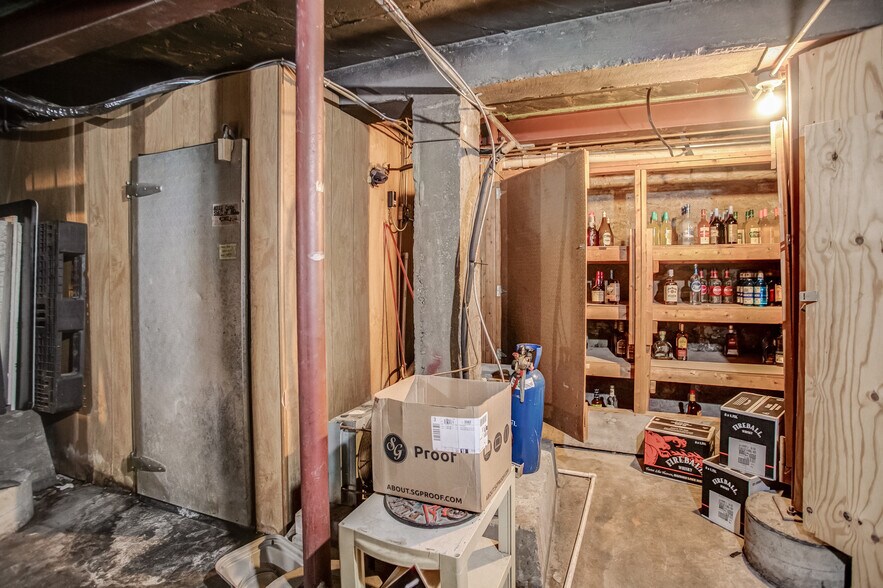 More Photos Of 314 State St, Alton Restaurant For Sale