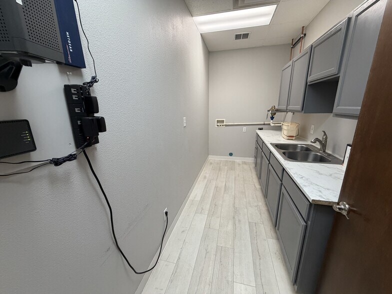 More Photos Of 885-895 Railroad St, Elko Medical For Lease