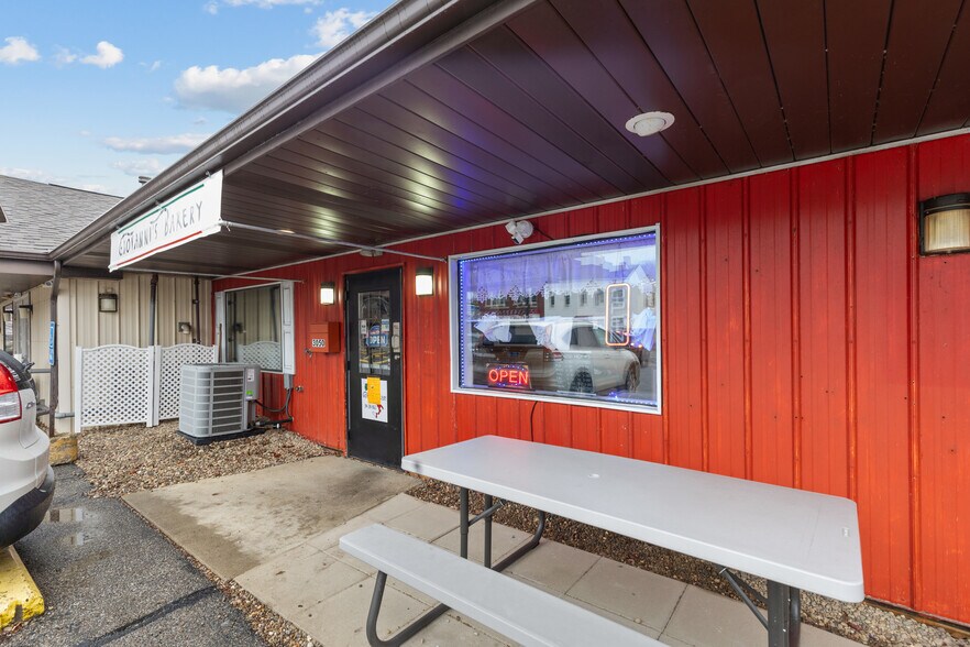 More Photos Of 3052 Belmont St, Bellaire Storefront Retail Office For Sale