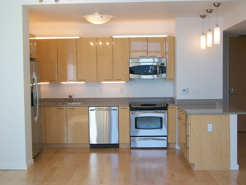 More Photos Of 100 Grand Ave, Oakland Apartments For Lease