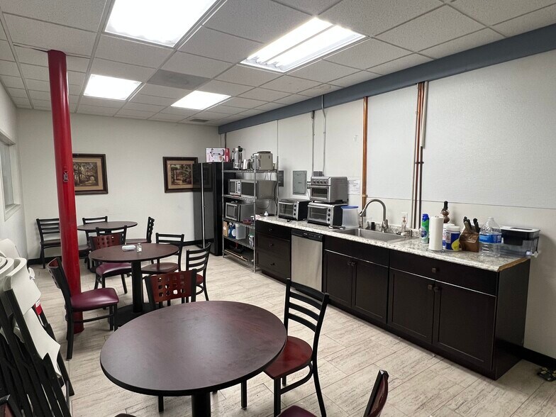 More Photos Of 9540 Cozycroft Ave, Chatsworth Manufacturing For Lease