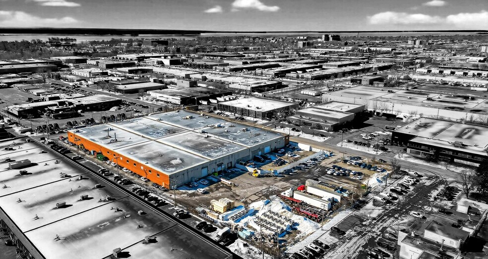 Primary Photo Of 1930-1960 Av 52E, Montréal Manufacturing For Lease