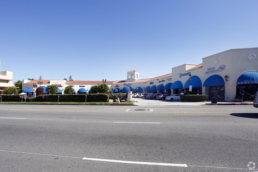 More Photos Of 18711-18737 Ventura Blvd, Tarzana General Retail For Lease