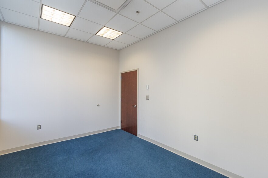 More Photos Of 129 N Main St, Anderson Office For Lease