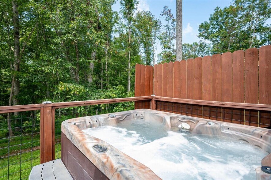 More Photos Of 127 Deer Hill Ln, Weaverville Specialty For Sale