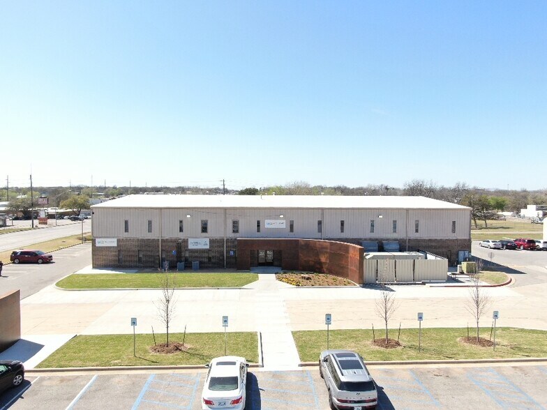 More Photos Of 2 SE Lee Blvd, Lawton Office For Lease