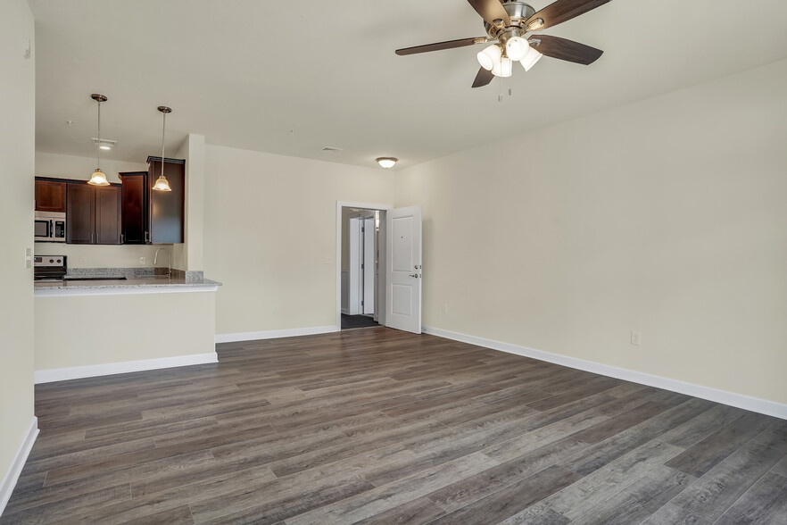 More Photos Of 41 Wttr Ln, Westminster Apartments For Sale