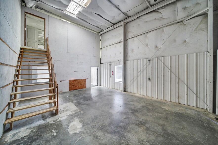 More Photos Of 3840 Matthews Indian Trail Rd, Matthews Light Distribution For Sale