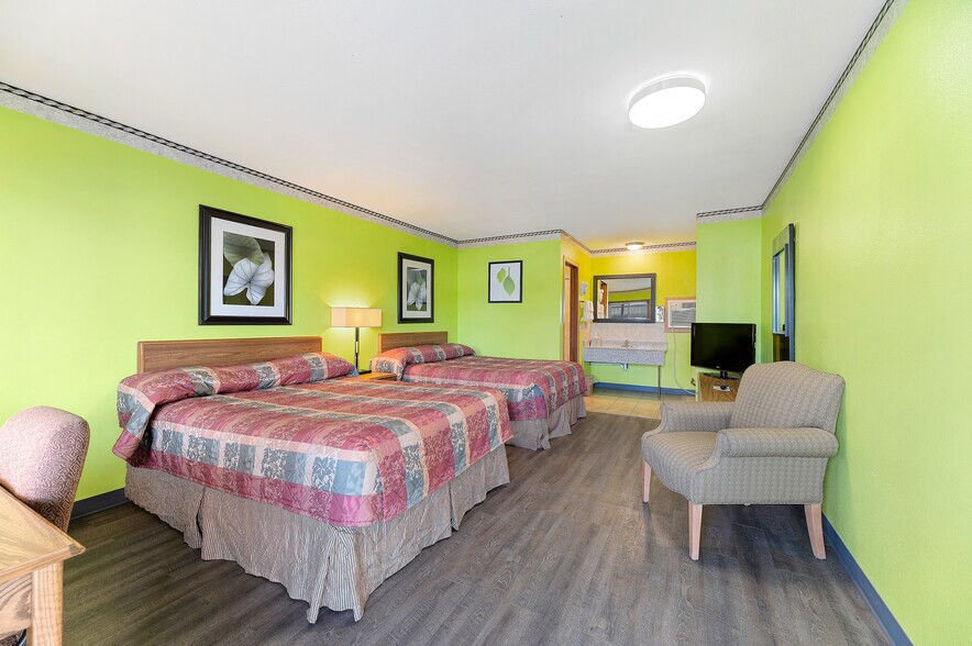 More Photos Of 518 National St, Belle Fourche Hotel For Sale