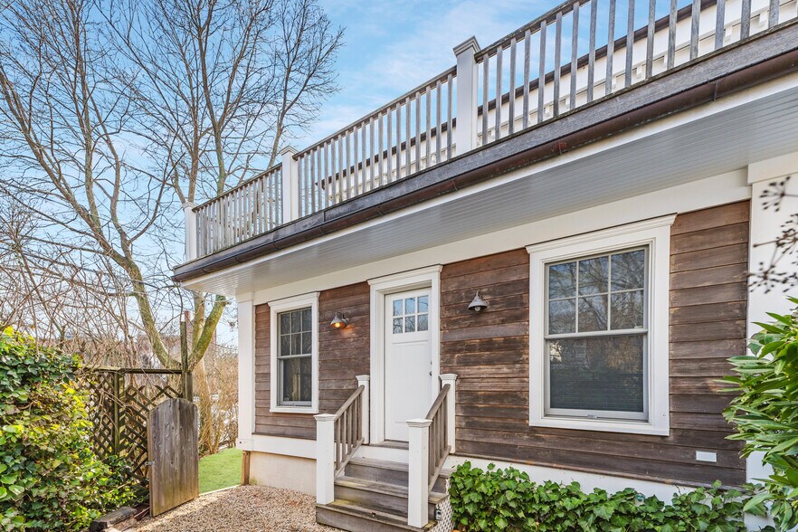 More Photos Of 11 Rector St, Sag Harbor Office Residential For Lease