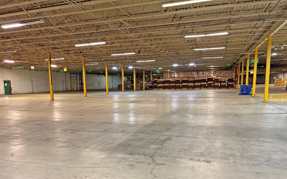 More Photos Of 3301 S Dort Hwy, Flint Warehouse For Lease