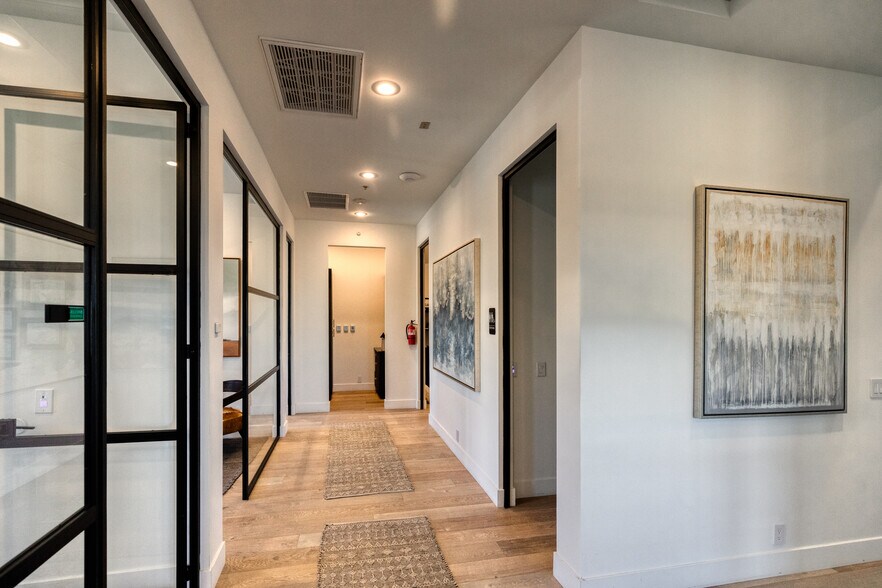 More Photos Of 8325 W Happy Valley Rd, Peoria Office For Lease