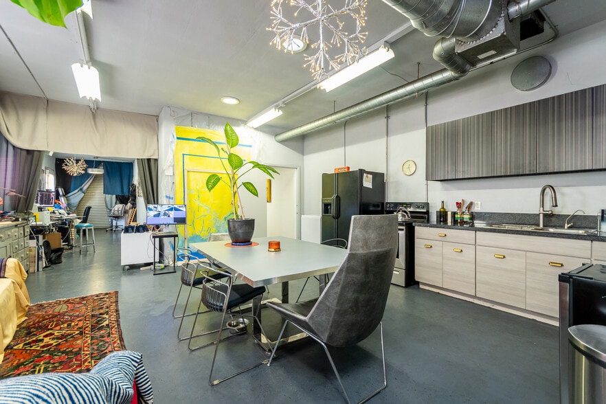 More Photos Of 831 S Main St, Burbank Warehouse For Sale