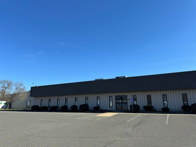 More Photos Of 21 Industrial Dr, South Hadley Manufacturing For Lease