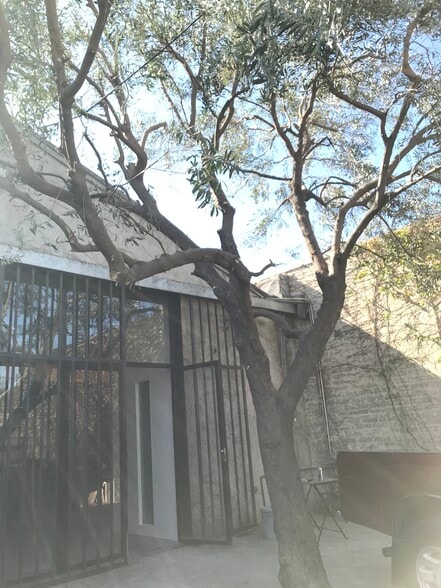 More Photos Of 1330 Willow St, Los Angeles Flex For Lease