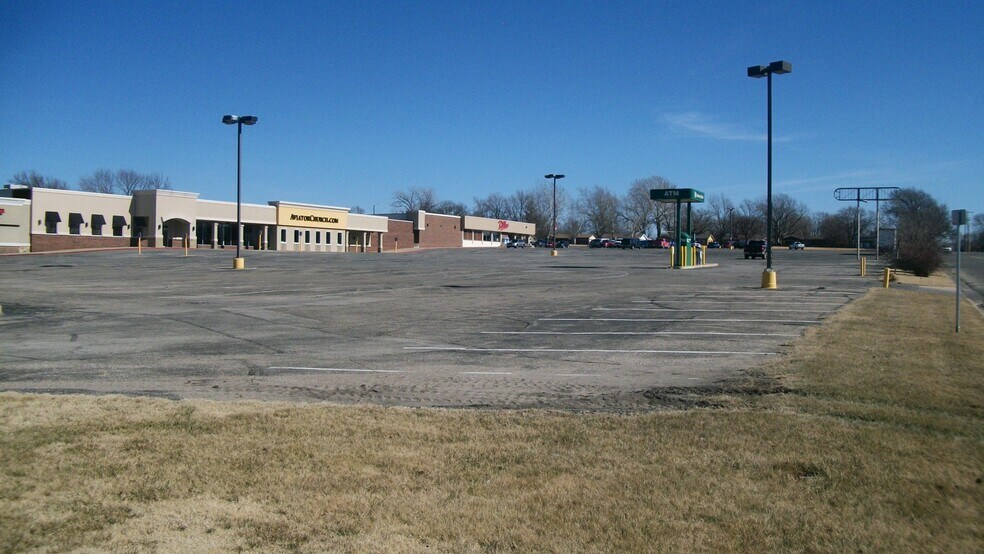 More Photos Of 200 W Greenway Ct, Derby Unknown For Lease