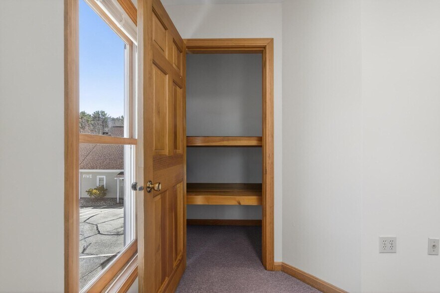 More Photos Of 25 Country Club Rd, Gilford Medical For Sale