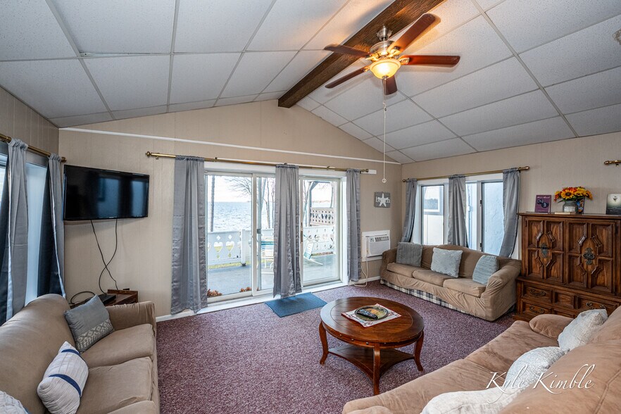 More Photos Of 104 W Houghton Lake Dr, Prudenville Hotel For Sale