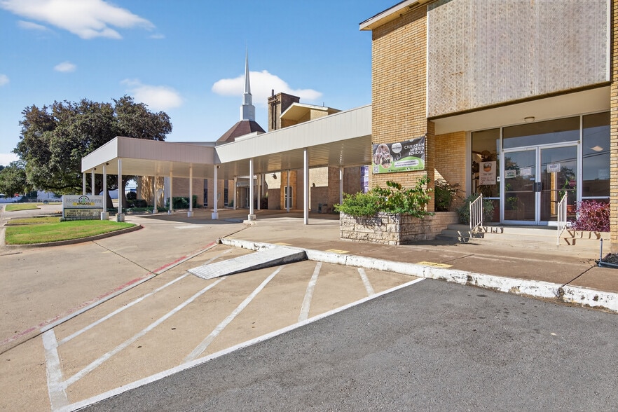 More Photos Of 147 E Hurst Blvd, Hurst Religious Facility For Sale