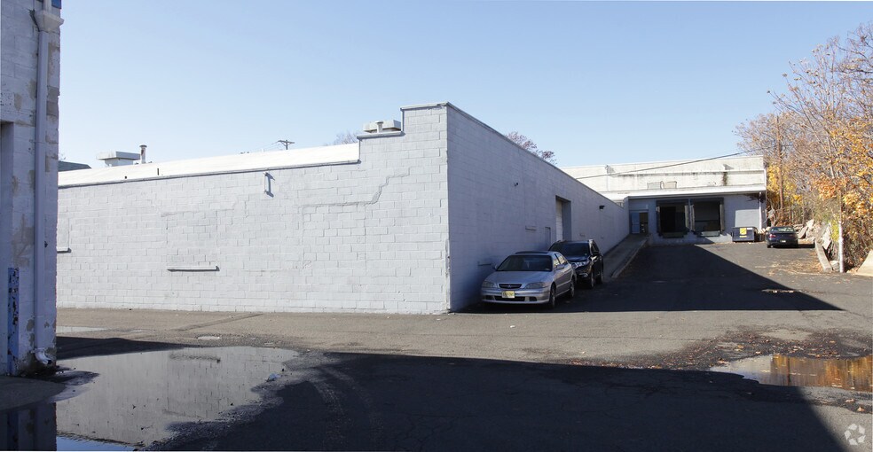 More Photos Of 257 Verona Ave, Newark Warehouse For Lease
