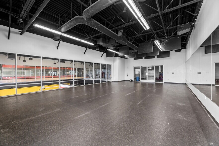 More Photos Of 1900 Del Paso Rd, Sacramento Health Club For Lease