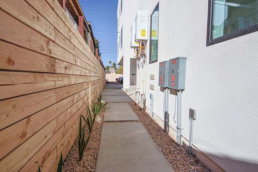 More Photos Of 6401 Odessa Ave, Lake Balboa Multifamily For Sale