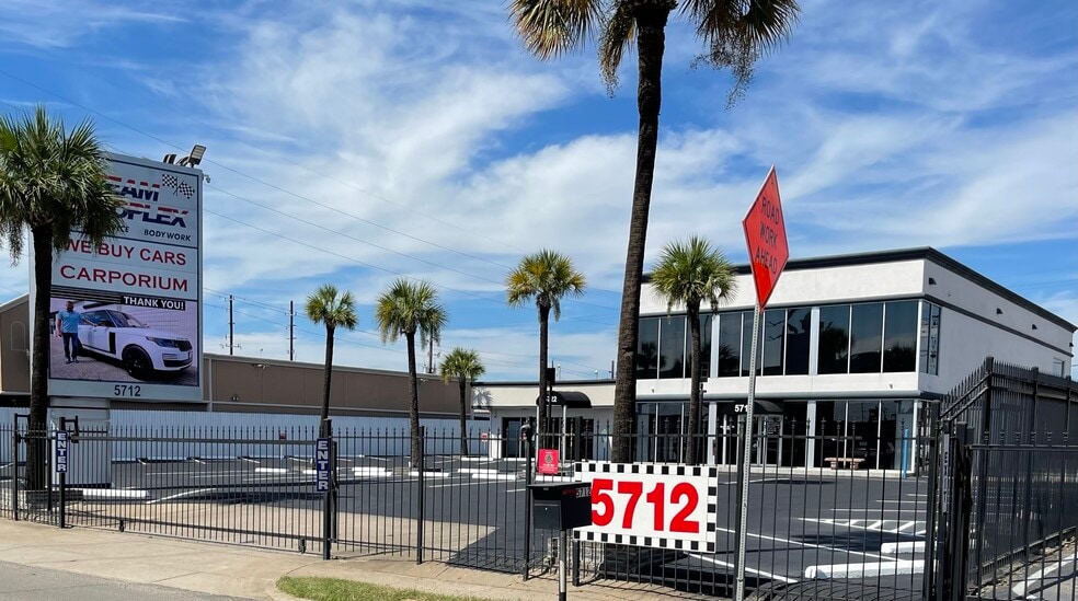 More Photos Of 5712 Southwest Fwy, Houston Auto Dealership For Lease