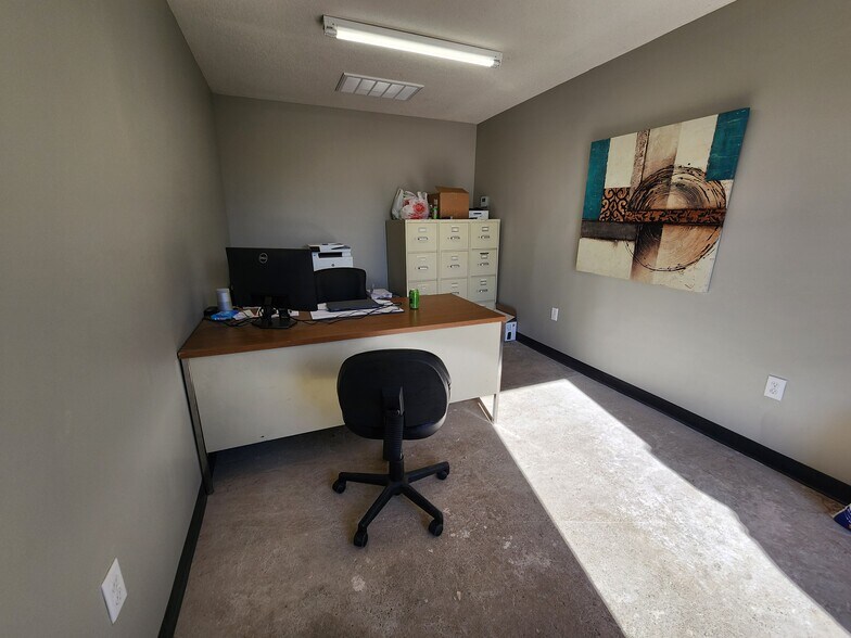 More Photos Of 475 Three Springs rd, Bowling Green Service For Lease