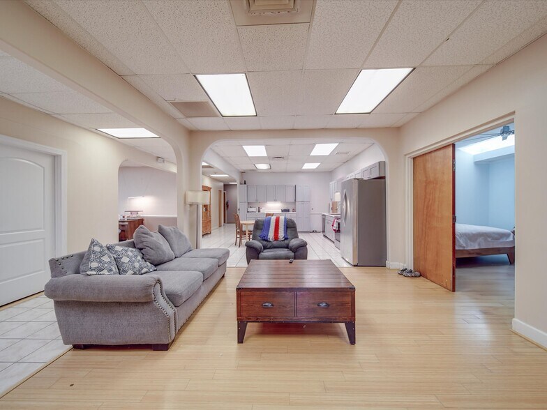 More Photos Of 4400 Republic Ct, Concord Warehouse For Lease