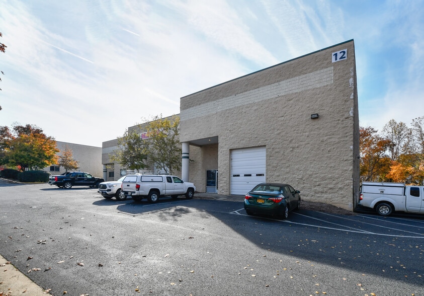 More Photos Of 10 Commerce Pky, Fredericksburg Warehouse For Lease